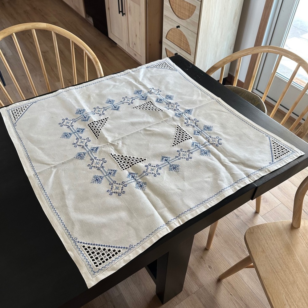 Vintage Hardanger Hand Embroidered Linen Tablecloth Blue White Square 32x32